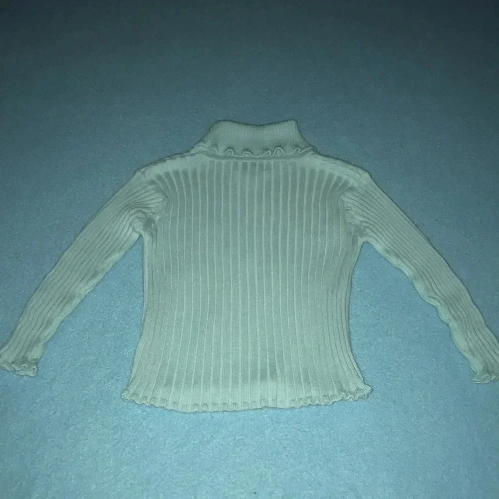 𝅺The Children’s Place ribbed scalloped sky blue sweater size 3T